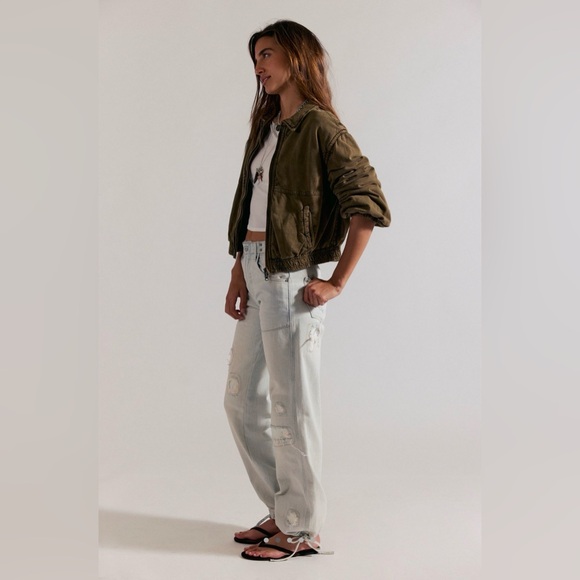 NWT Free People Don’t Wait Up Baggy Boyfriend Distressed Jeans ~ Light Wash - Picture 2 of 16